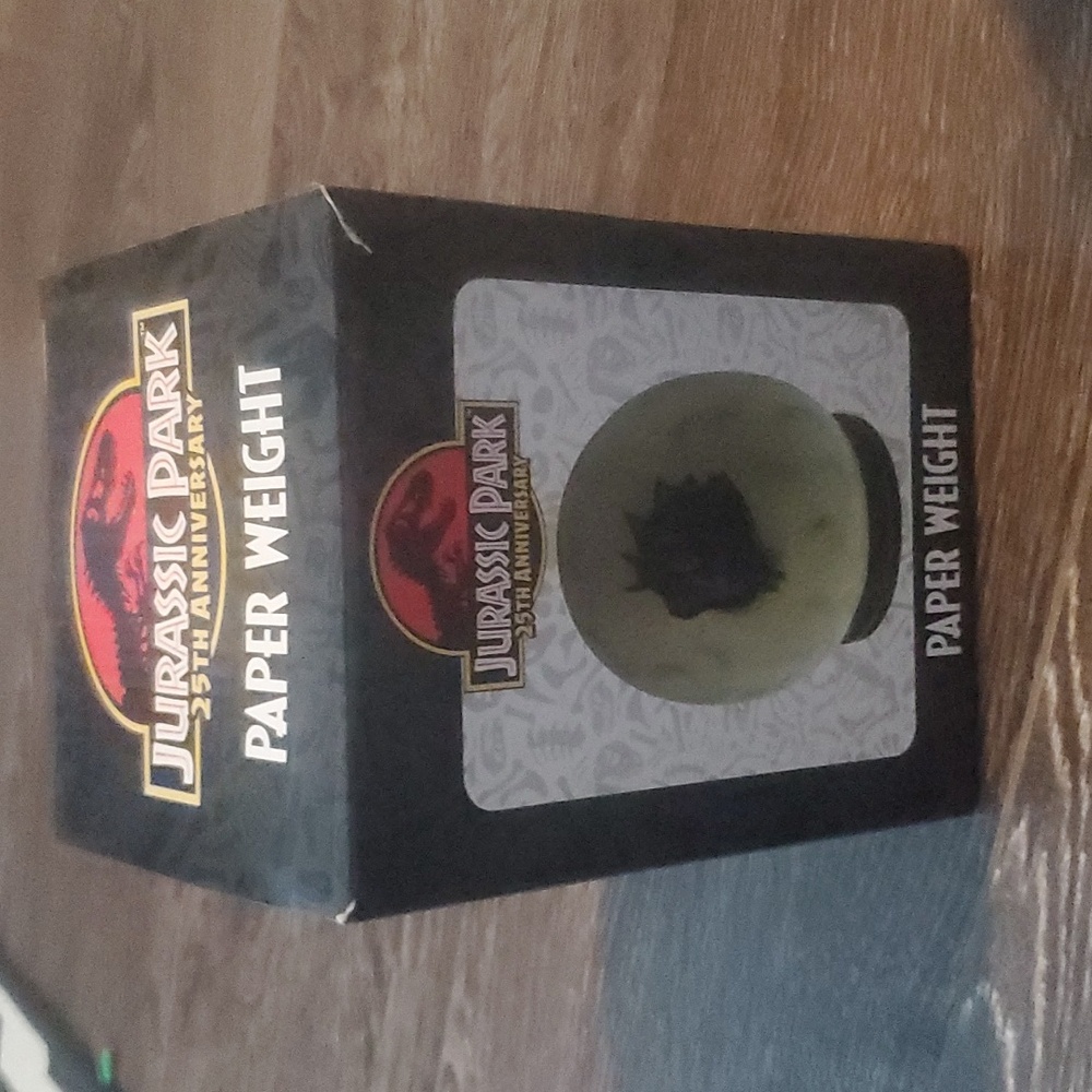 Jurassic Park 25th Anniversary Egg Paperweight w/ Box Dinosaur Raptor Egg - New